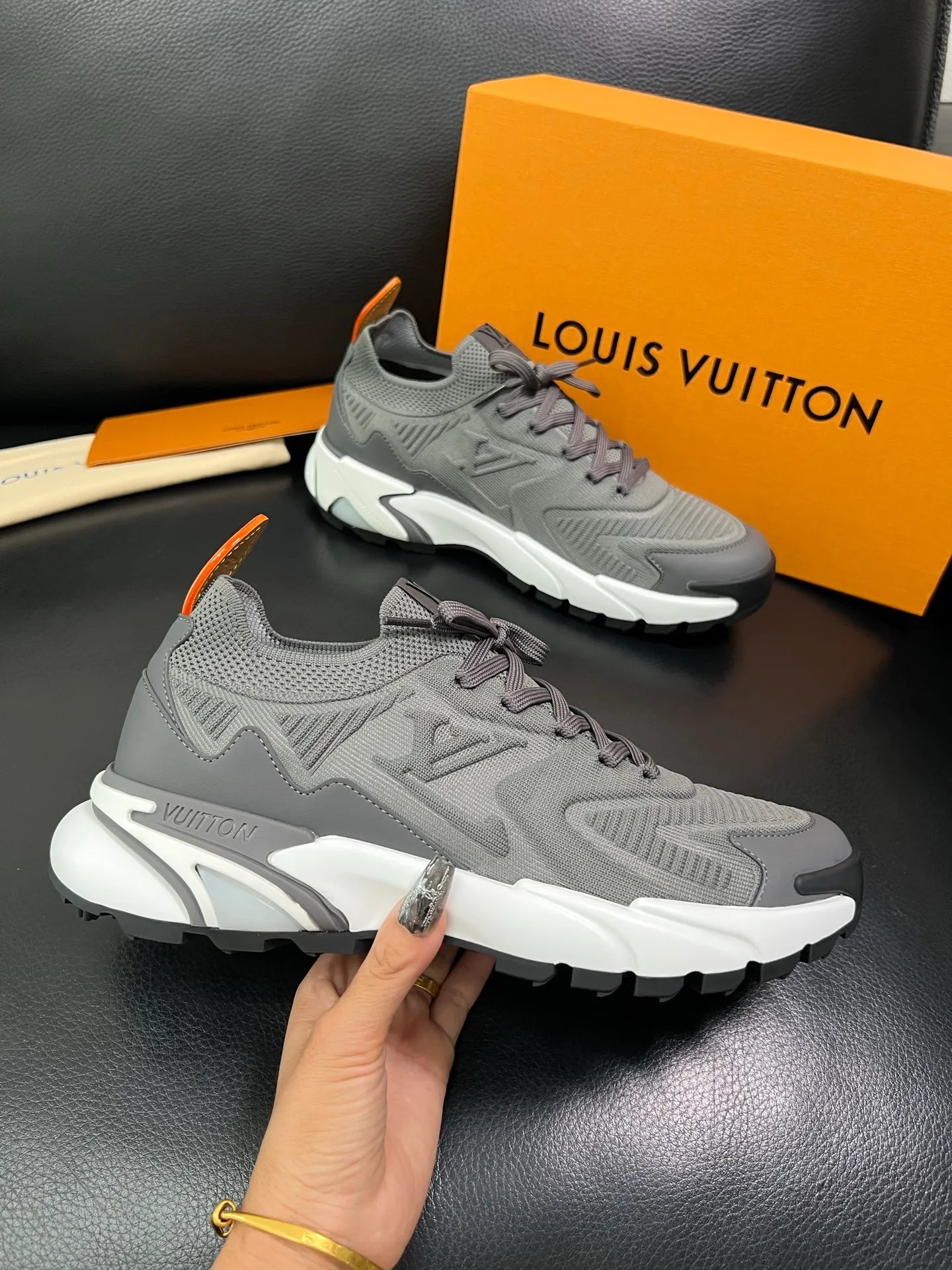 Men's shoes 💰660 Lv top purchasing Louis Vuitton Leather Shoes Counter Synchronization, imported fly woven fabrics from Italy, imported water-dyed cowhide lining, soles: original soles specially provided by the original factory, original factory follow-up orders, high quality, welcome to compare, code number 39-44 (custom-made 45) 85887